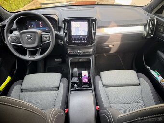 Volvo XC40 9/2025 , 3690km , B3 AUT PLUS BLACK EDITION - 10