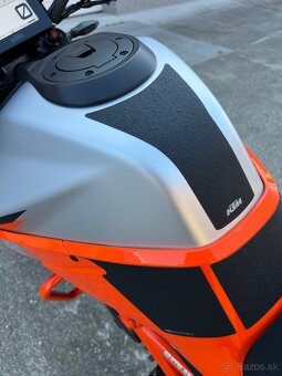 KTM SUPERDUKE 1290 R Orange 2022 v záruke, odpočet DPH - 10