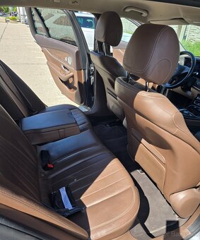 Mercedes  E220d - 10