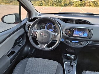Toyota Yaris Hybrid 2015 Facelift 4-valec - 10