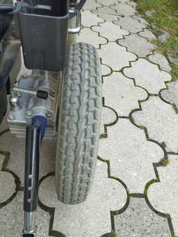 Predám elektrický invalidný vozík - 10