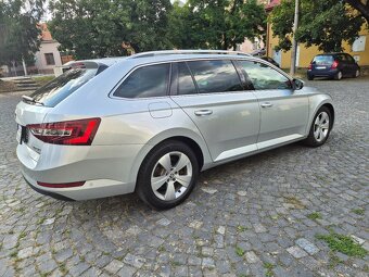 Skoda Superb Combi 2.0Tdi DSG - 10