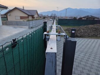 samonosná posuvná brána a bránička - 10