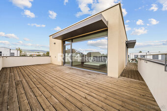 RK4  - Súkromná vila - dvojgaráž, 2 terasy (80 m²), pozemok  - 10