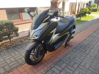 Honda Forza 300 len 405km - 10