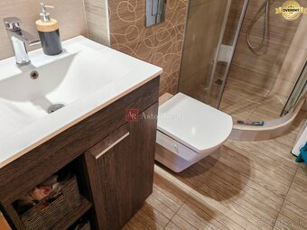 Štýlový dvojgeneračný 5-izb. dom, bazén, Trenčianska Turná - 10