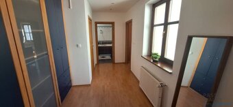 Štýlový veľkometrážny byt 116 m2 s krbom v srdci centra Brat - 10