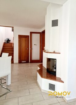 Pôsobivý 5-izbový rodinný dom s bazénom, garážou - 10