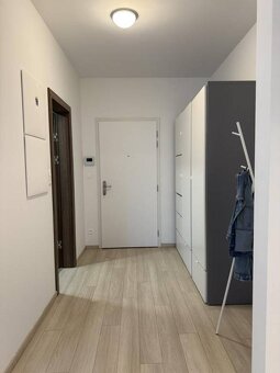 Moderný byt s balkónom a parkovaním. Províziu neplatíte. Ja - 10