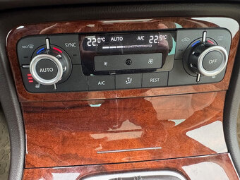 Volkswagen Touareg II 3.0 V6 TDI Premium 4XMOTION - 10