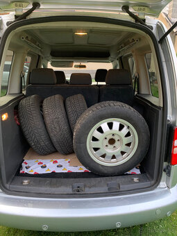 VW Caddy 1,6 75kw, 2011 nová stk. - 10