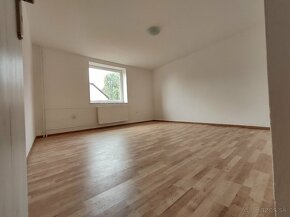 Exkluzívny predaj 6.izb 220m2 RD v obci Horňany a pozemkom - 10
