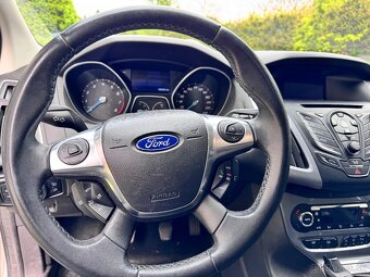 Ford Focus 1.6t 110kw titanium serviska - 10