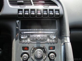 PEUGEOT 3008 Hybrid 4x4 Allure Pano HUD Navi LED - 10
