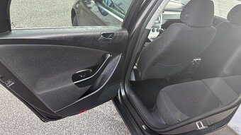 Predám Volkswagen Passat B6 2.0 TDI,103Kw,R.v.2008 - 10