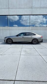 BMW 520d M Paket G60 197PS Alu 21” Hudba Bowers Max výbava - 10