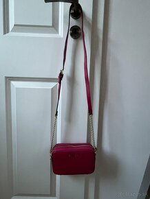 Guess malinová crossbody kabelka - 10