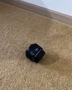 Canon EOS 2000D - 10