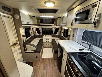 Swift Sterling Eccles Hi-Style 584 z roku 2015 Muver+ Solar+ - 10