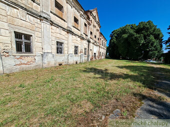 Kaštieľ plný histórie a krásy baroka v prostredí lipovej a - 10