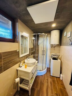Rodinný dom s extra samostatným apartmánom v Mlynici - 10
