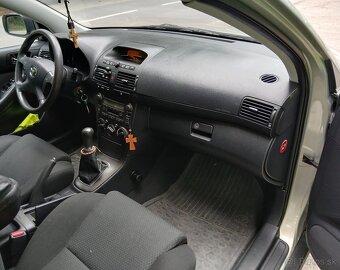 Predám Toyotu Avensis Combi - - 10