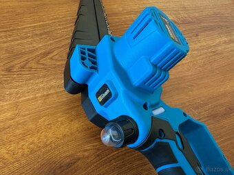 AKU bezuhlíková reťazová píla s mazaním 2x 20cm lišta - 10