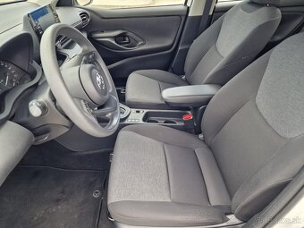 TOYOTA YARIS - 10