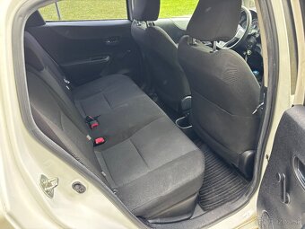 Toyota yaris hybrid - 10