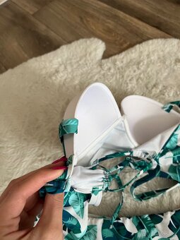 Plavky/bikini s tropickým vzorom - 10
