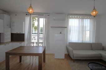 VAJANSKÉHO ul. - STUPAVA - 2,5i BYT S FRANCÚZSKYM BALKÓNOM - 10