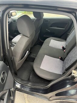 FORD FIESTA 1.3i Futura - 10