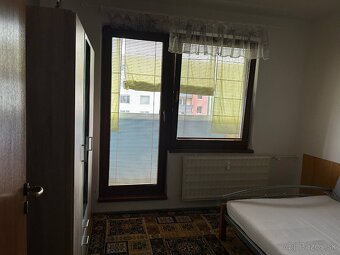 Prenájom 3,5 izbového zariadeného bytu (74 m²) s balkónom - 10