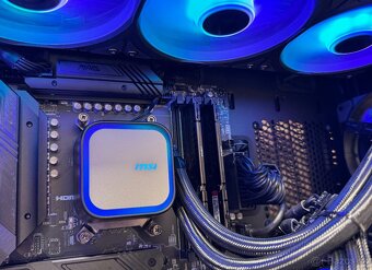 Ryzen 7 7800X3D\64GB\RTX 5070Ti\SSD\1000W Zdroj - 10