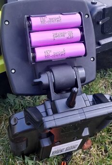 Zavažacia zakrmovacia lodka s GPS a farebným sonarom aj bez - 10