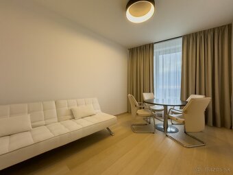 Prenájom 3 izbového bytu SKY PARK 81 m2, 2x parking - 10