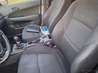 HYUNDAI I30 1,6 CRDI ROK 2012 - 10