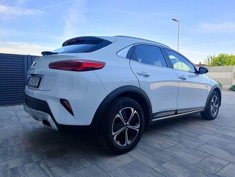 Predám KIA XCeed 1.6 GDi Plug-In Hybrid Gold A/T - 10