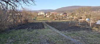 SLOVREAL: Pozemok s chalupou v nádhernom prostredí Malých Ka - 10