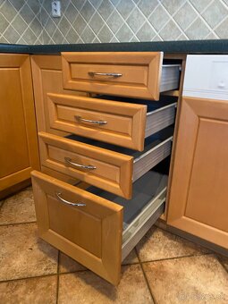 Moderná kuchynská linka so spotrebičmi - 10