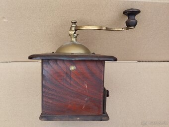 Starý mlyncek na kavu se štítkom - 10