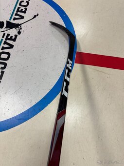 UPLNE NOVA PROFI HOKEJKA CCM JETSPEED FT2 CUSTOM PRO STOCK - 10