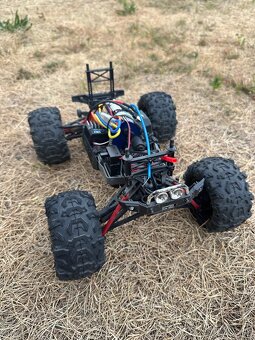 Traxxas summit 1:16 - 10