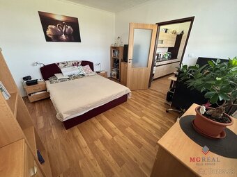 4 izbový byt  s balkónom garážou a záhradkou Urmince/ VYPLAT - 10