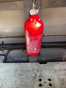 Motorová lod Sea Ray 270 - 10