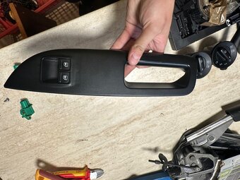 Predám náhradné diely octavia 2 facelift 2010 - 10