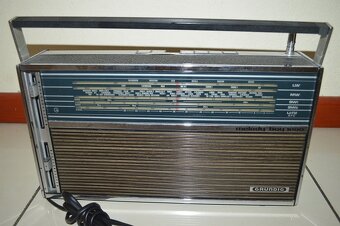 predam stare radio GRUNDIG - 10