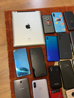 Predám 22 telefonov + tablet - 10