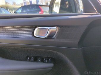 Volvo XC40 Recharge Plus - 10