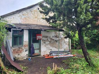 PREDAJ pozemku so starým domom vhodný pre firmu CENTRUM - 10